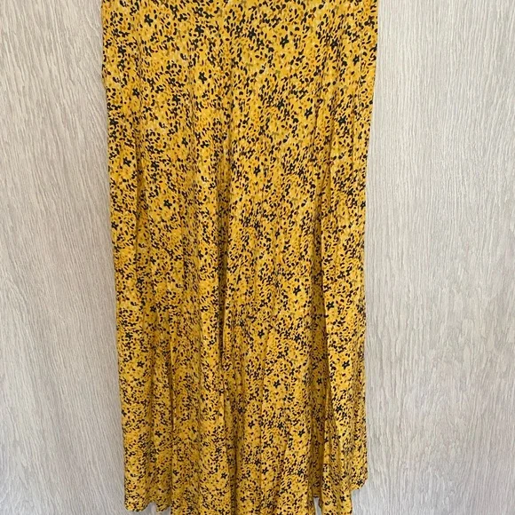 Yellow Floral Women's Skirt - Picture 2 of 3